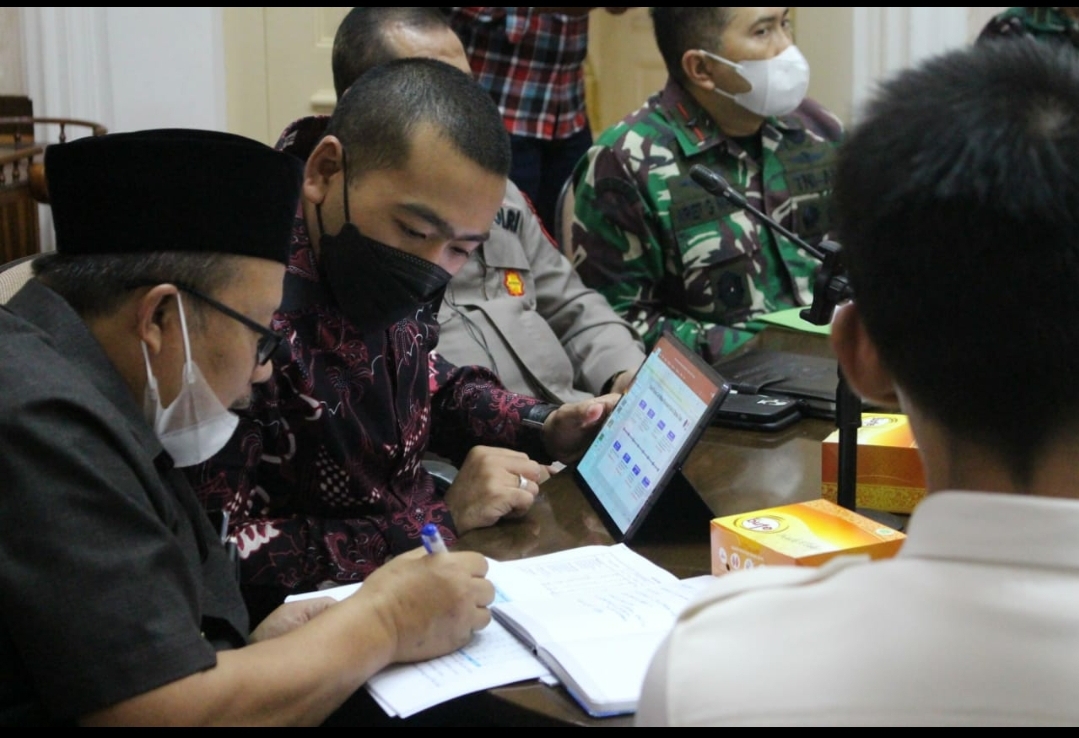 Wagub Sumbar Pimpin Rakor Pemulihan Danau Maninjau, Angkat Keramba Tak Terurus.