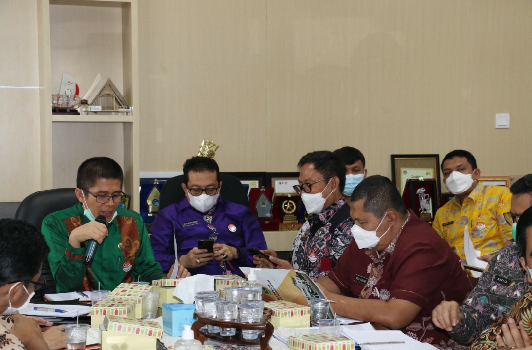 Andri Yulika Pimpin Rapat Monev Realisasi APBD Sumbar Triwulan III Lingkup Asisten Administrasi Umum