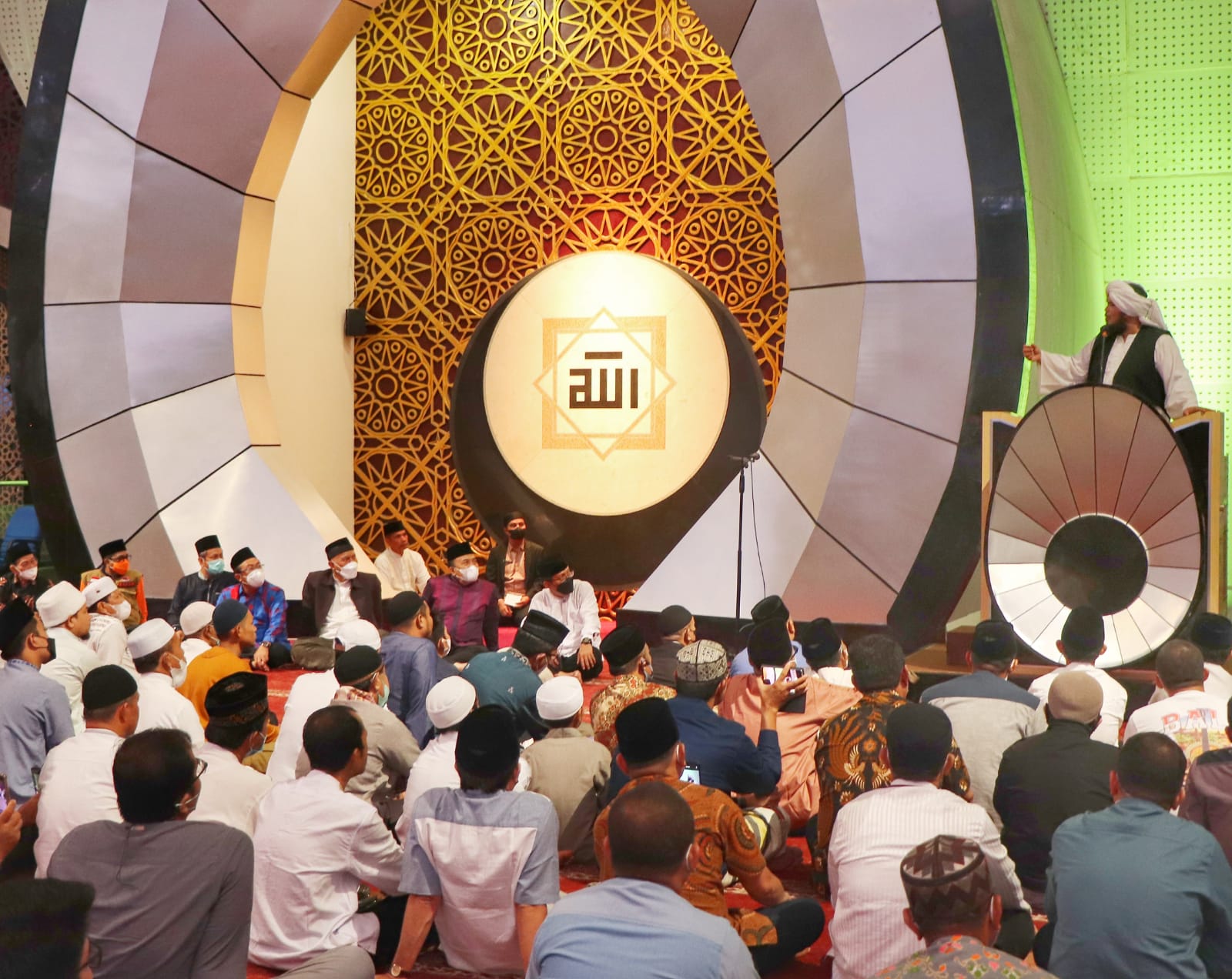 Kajian Subuh Mubarokah, Ustad Derry Sulaiman Ajak ASN Sumbar Ingat Akhirat