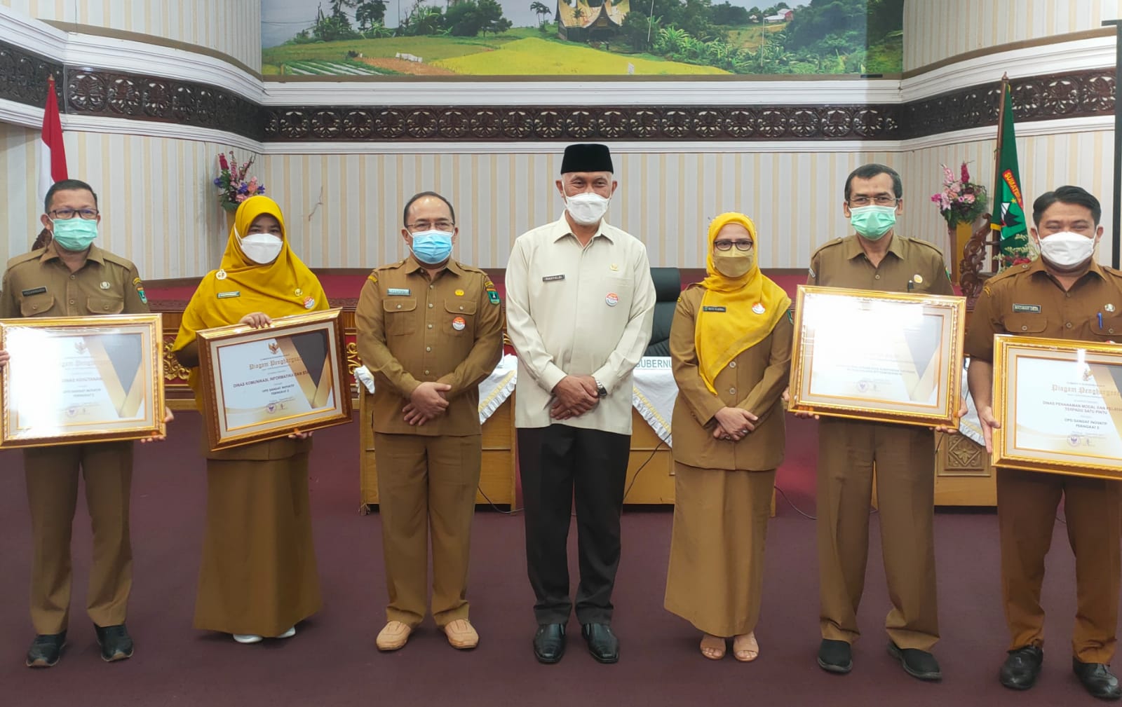 Hadiri Evaluasi Indeks Inovasi Daerah, Buya Mahyeldi : Inovasi Meningkatkan Daya Saing, Menjawab Pertanyaan dan Mensejahterakan 