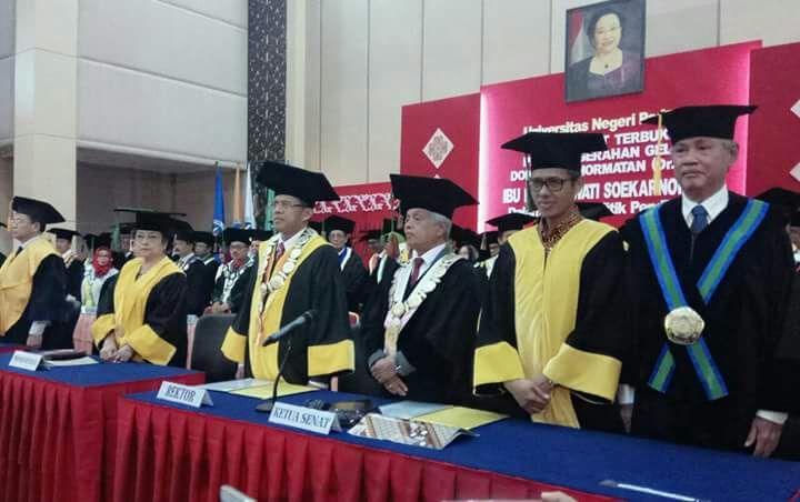 Gubernur Sumatera Barat Hadiri  Penganugrahan DR. (Hon) Megawati