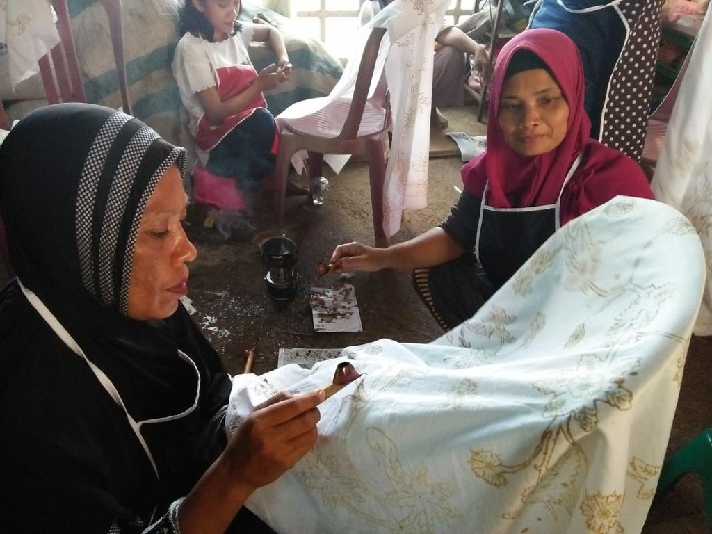 Kelompok Wanita Kenagarian Api Api Dilatih Membatik