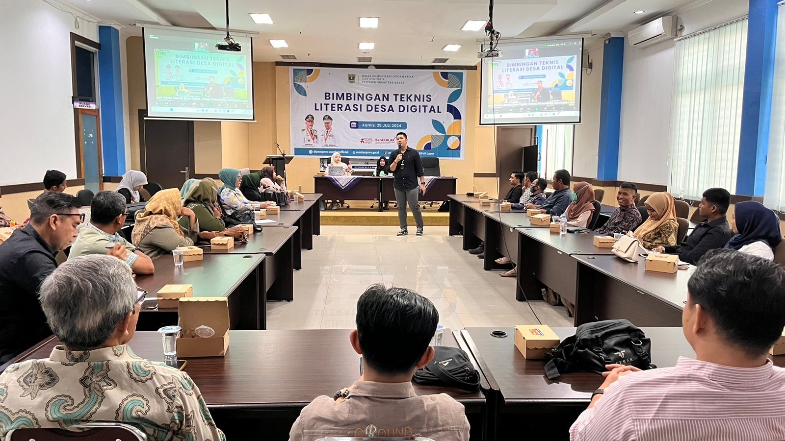 Tingkatkan Digitalisasi Desa, Diskominfotik Sumbar Gelar Bimtek Desa Digital