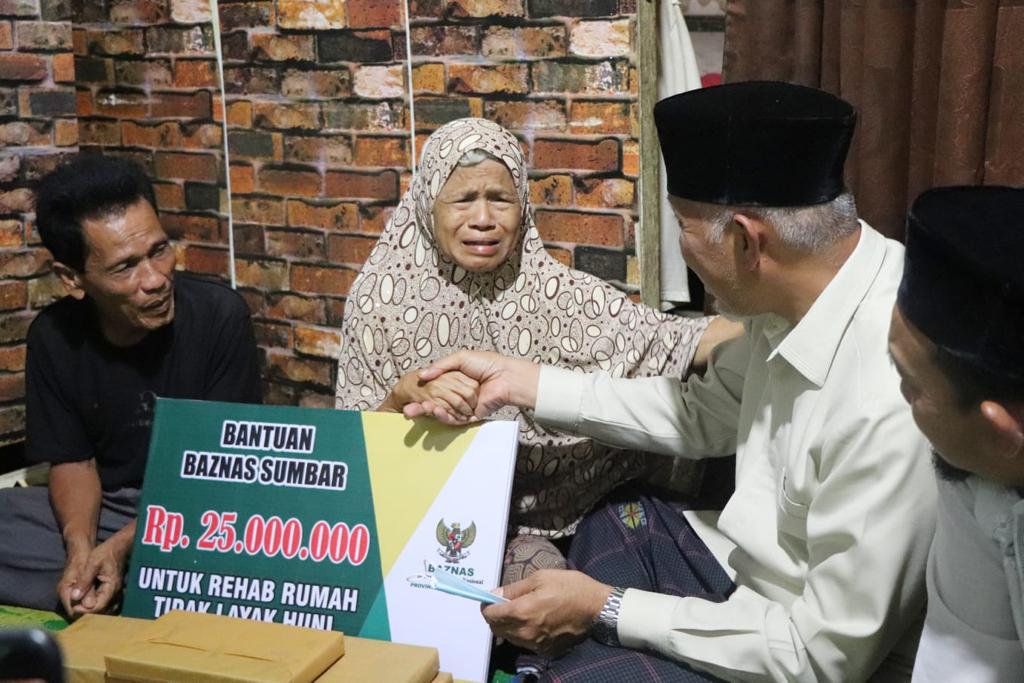 SINGGAH SAHUR, GUBERNUR MAHYELDI BERIKTIKAD BANTU MODAL BUKA USAHA WARGA