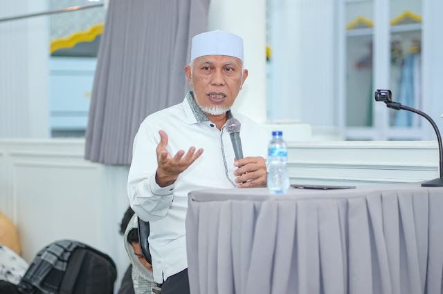 Gubernur Mahyeldi Iktikaf Bersama Warga di Masjid Jihad Perak Kota Padang