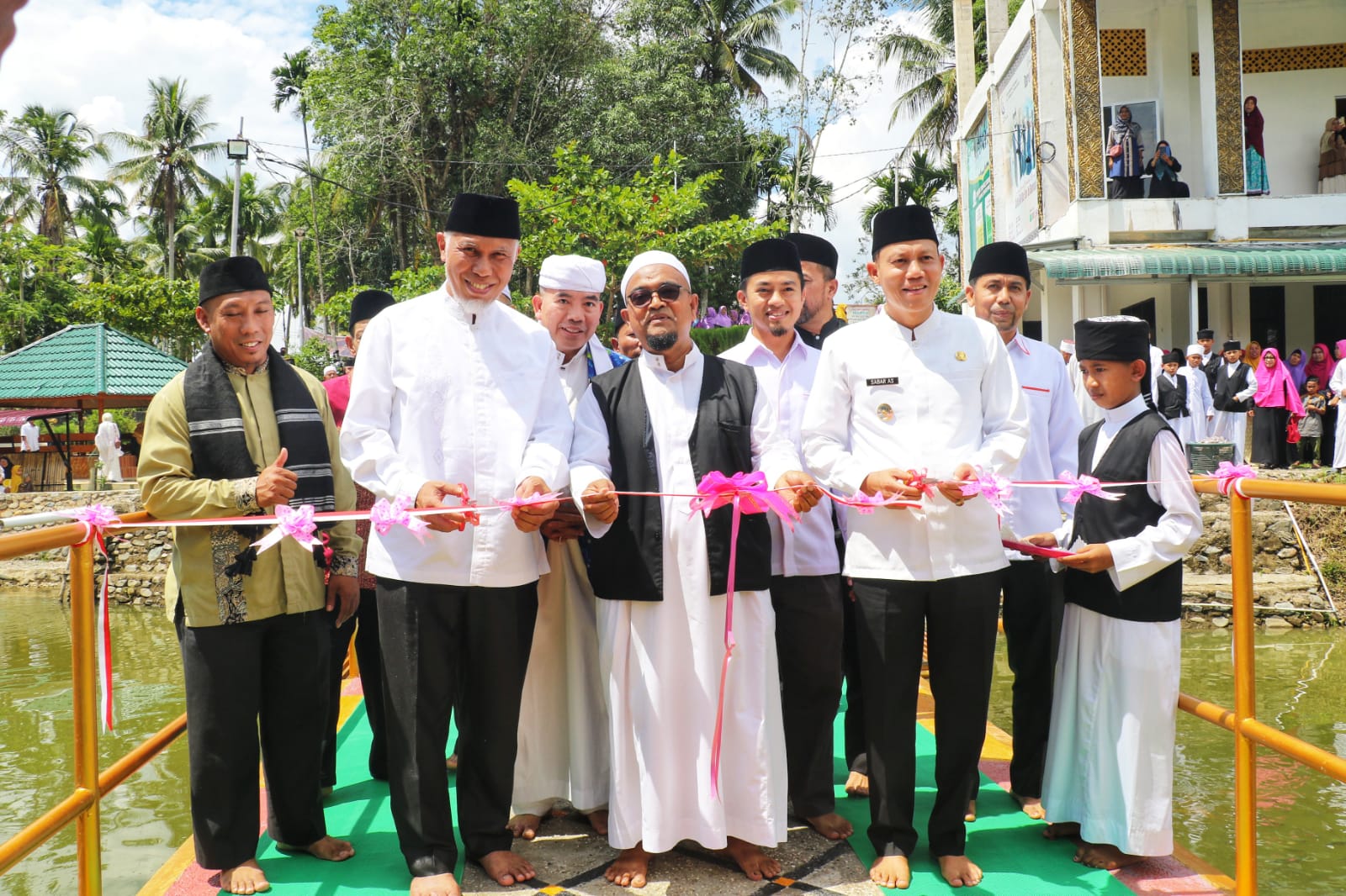 Resmikan Masjid Terapung Al-Haramain, Buya Mahyeldi : Mari Lanjutkan Tradisi Keulamaan Dari Rao