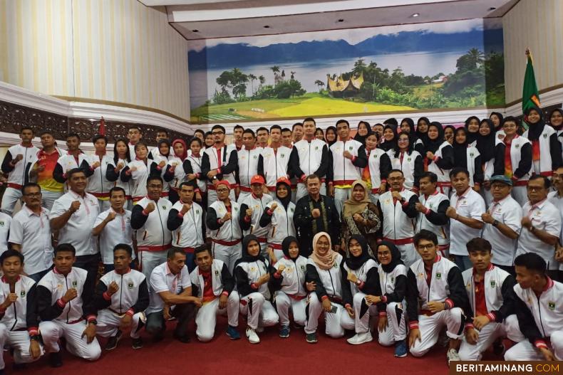 WAGUB LEPAS KONTINGEN PORWIL SUMBAR KE BENGKULU