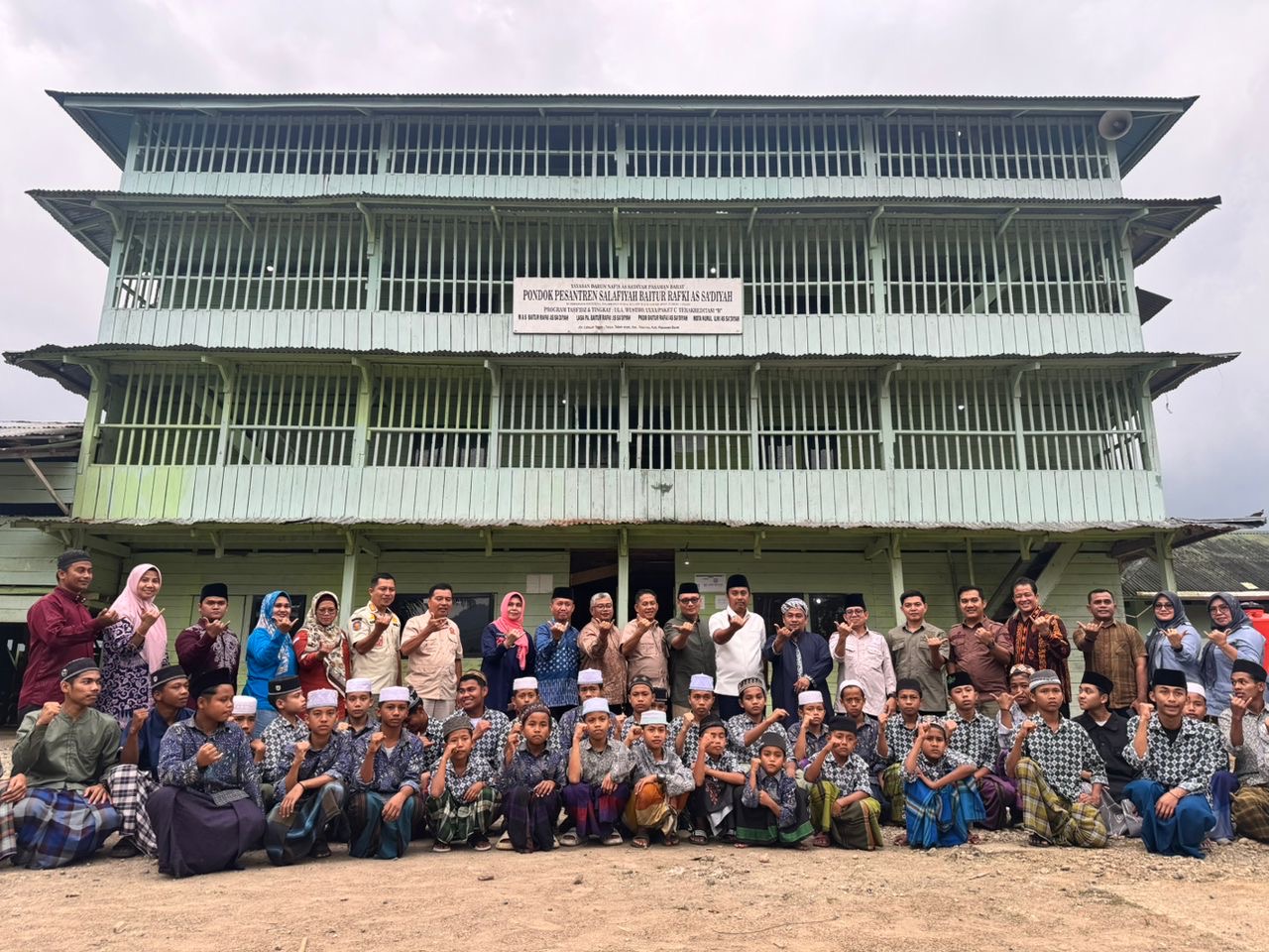 Pemprov Sumbar Serahkan Hibah Rp2,7 Miliar untuk Anak-anak LKSA di Pasaman Barat