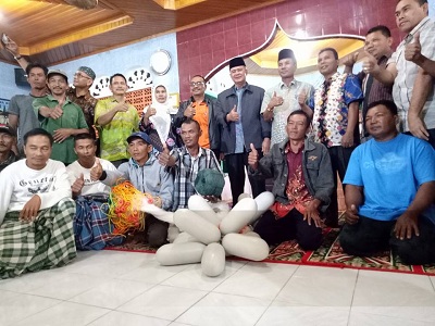 Wagub Nasrul Abit Serahkan Bantuan Bagi Nelayan Pasie Pelangai