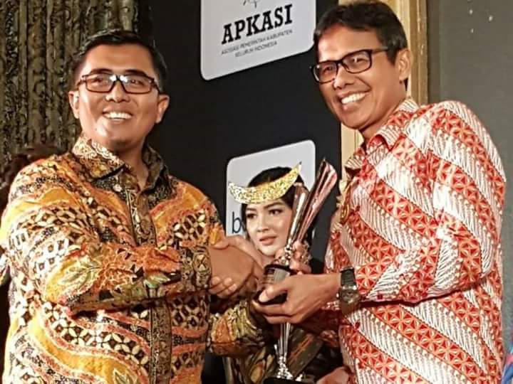 Gubernur Irwan Prayitno Raih Obsession Awards 2018