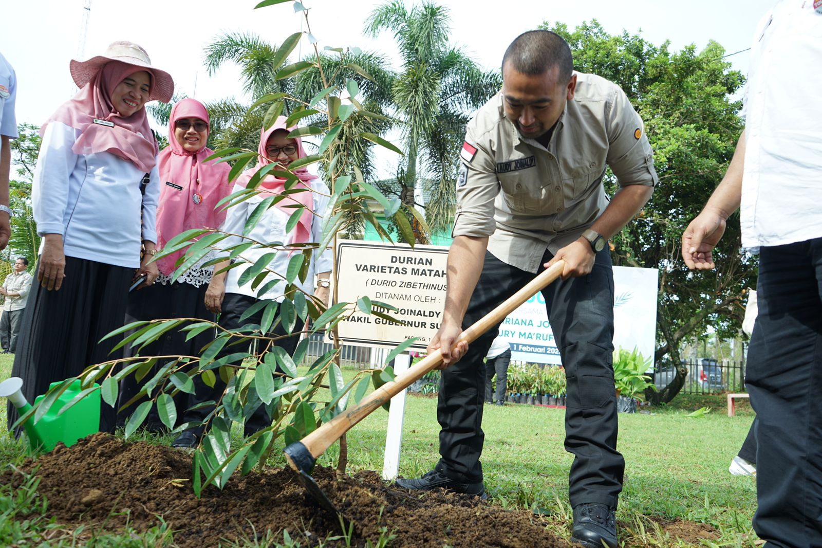 Wagub Sumbar Ikuti Penanaman 1.000 Bibit Pohon Bersama Ibu Negara Iriana Joko Widodo