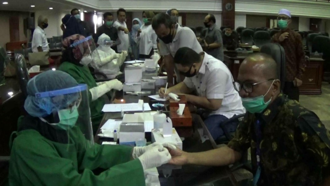 Anggota DPRD Sumbar Ikuti Rapid Test