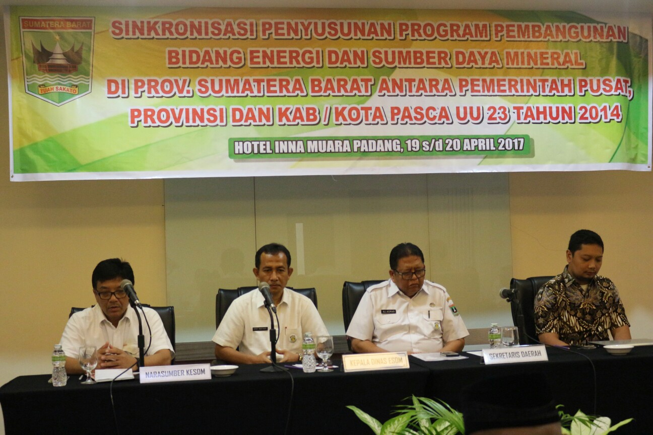 RAPAT KOORDINASI SINKRONISASI PENYUSUNAN PROGRAM PEMBANGUNAN BIDANG ENERGI DAN SUMBER DAYA MINERAL ANTARA PEMERINTAH PUSAT, PROVINSI DAN KABUPATEN/KOTA SE-SUMATERA BARAT PASCA UU NO. 23 Tahun 2014.