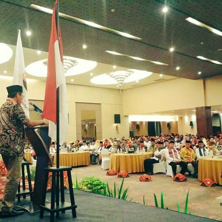 Gubernur Beri Sambutan Pada Pelantikan Pengurus GEBU MINANG Sumbar