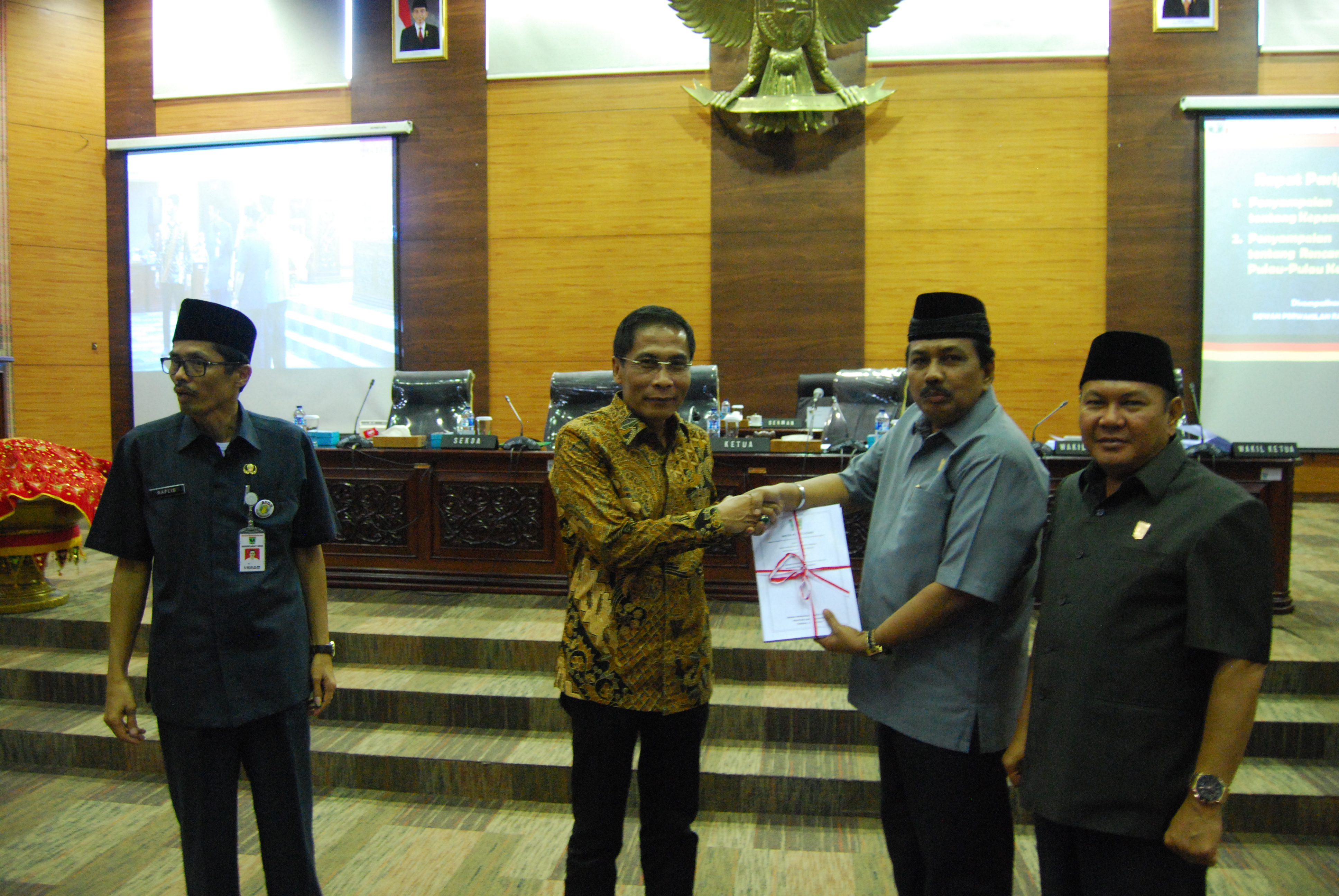 Pemprov Ajukan Ranperda Zonasi Wilayah Pesisir ke DPRD