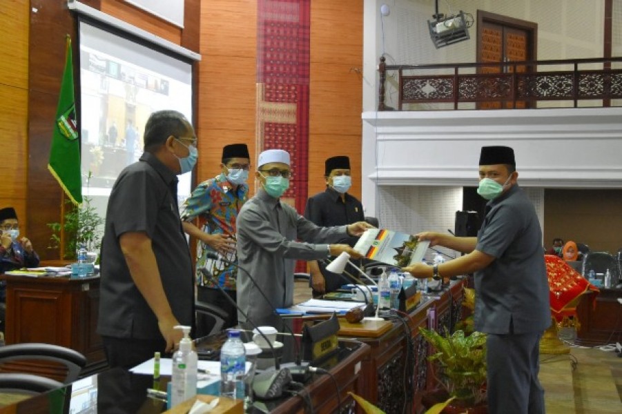 Sampaikan Pandangan Umum, Fraksi di DPRD Sumbar Soroti Pendapatan dan Belanja Daerah