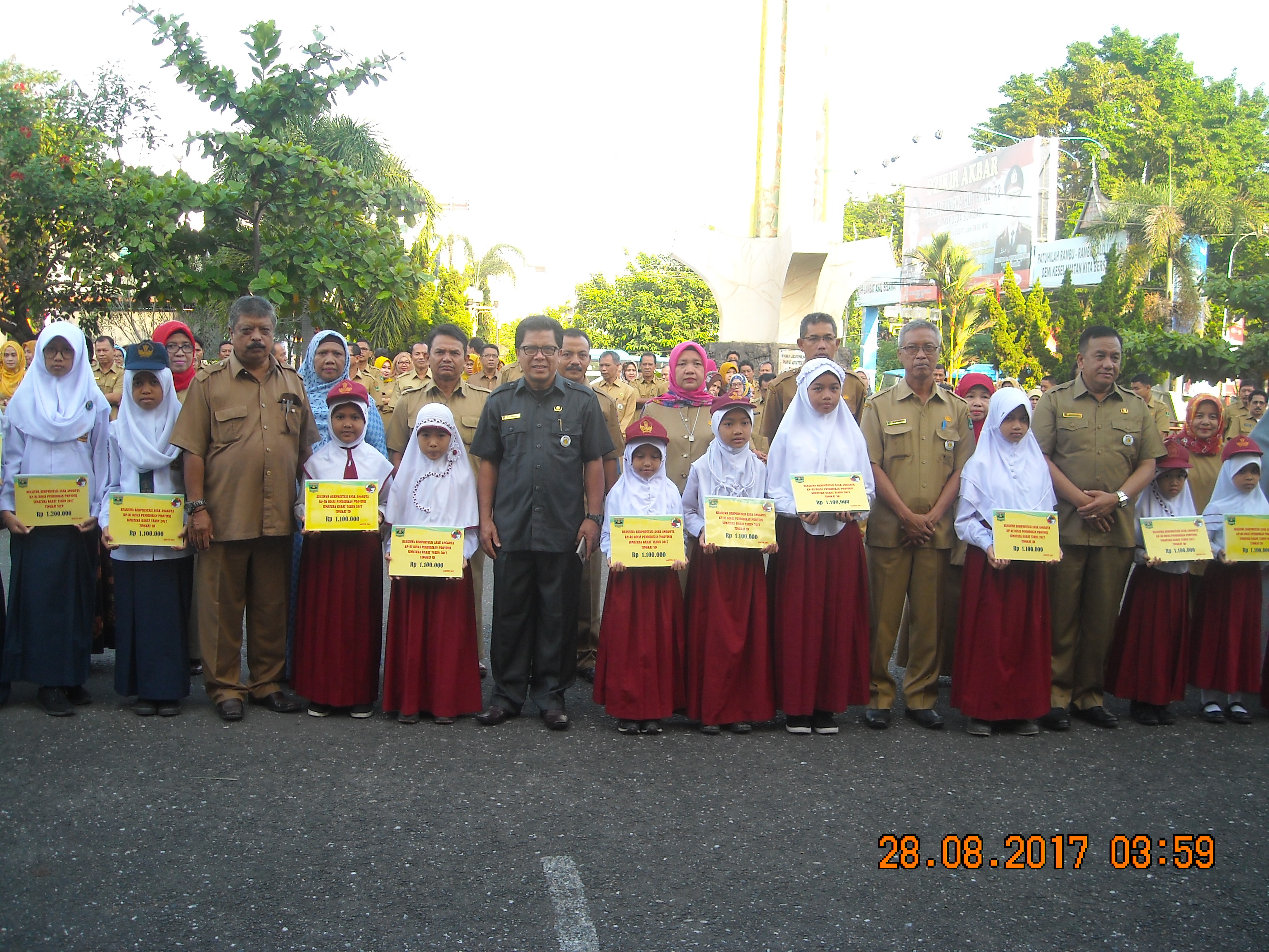 21 ANAK ANGGOTA KOPERASI DISDIK SUMBAR DAPAT BEASISWA 