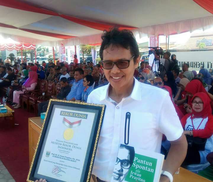 Pantun Spontan Ala Irwan Prayitno Masuk MURI