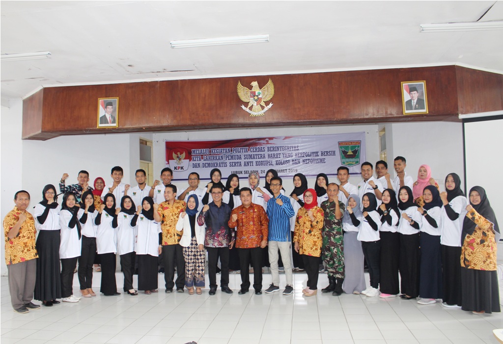 DISPORA LATIH PEMUDA JADI POLITISI CERDAS 