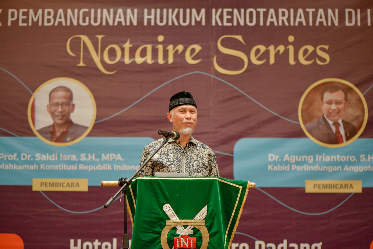 Gubernur Buka Seminar Nasional Politik Pembangunan Hukum Kenotariatan