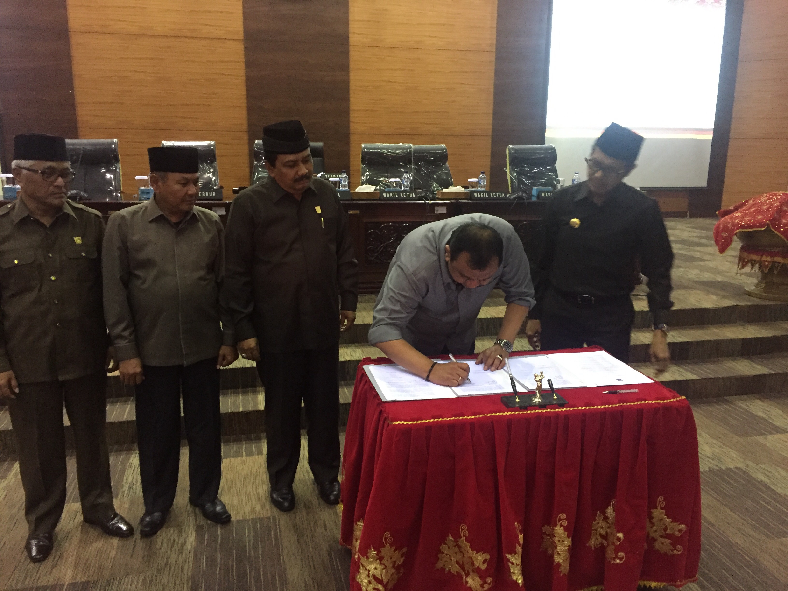 Lunasi Tunggakan, Tiga dari Delapan Ranperda Ditetapkan