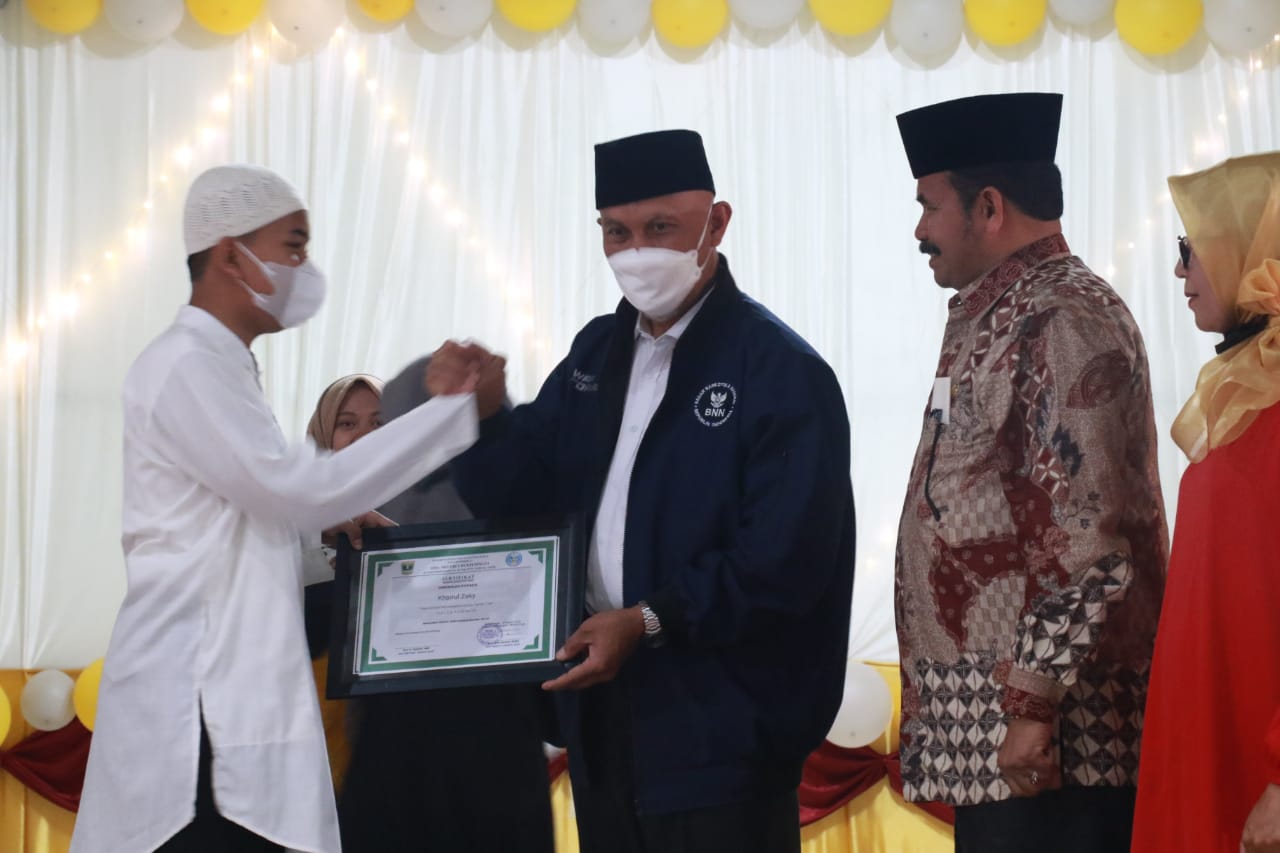 Gubernur Sumbar Wisuda 90 Tahfidz SMAN 1 Bukittinggi