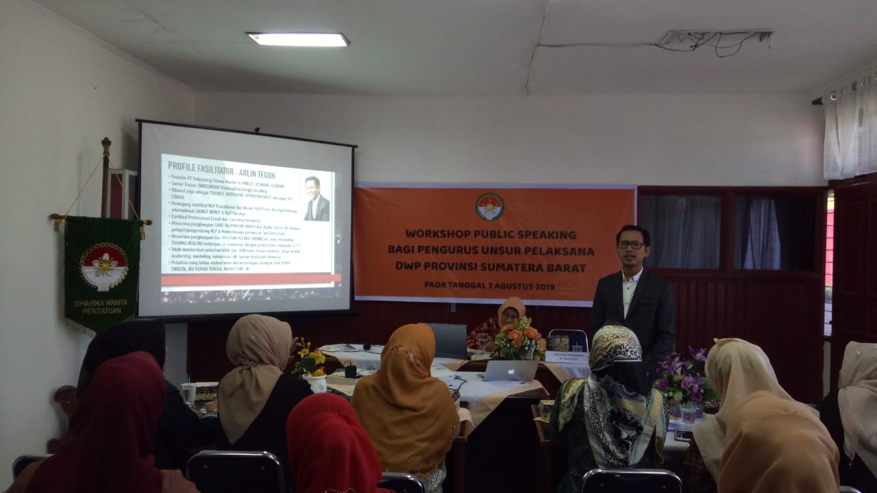 Dharma Wanita Persatuan Sumbar Gelar Workshop Public Speaking