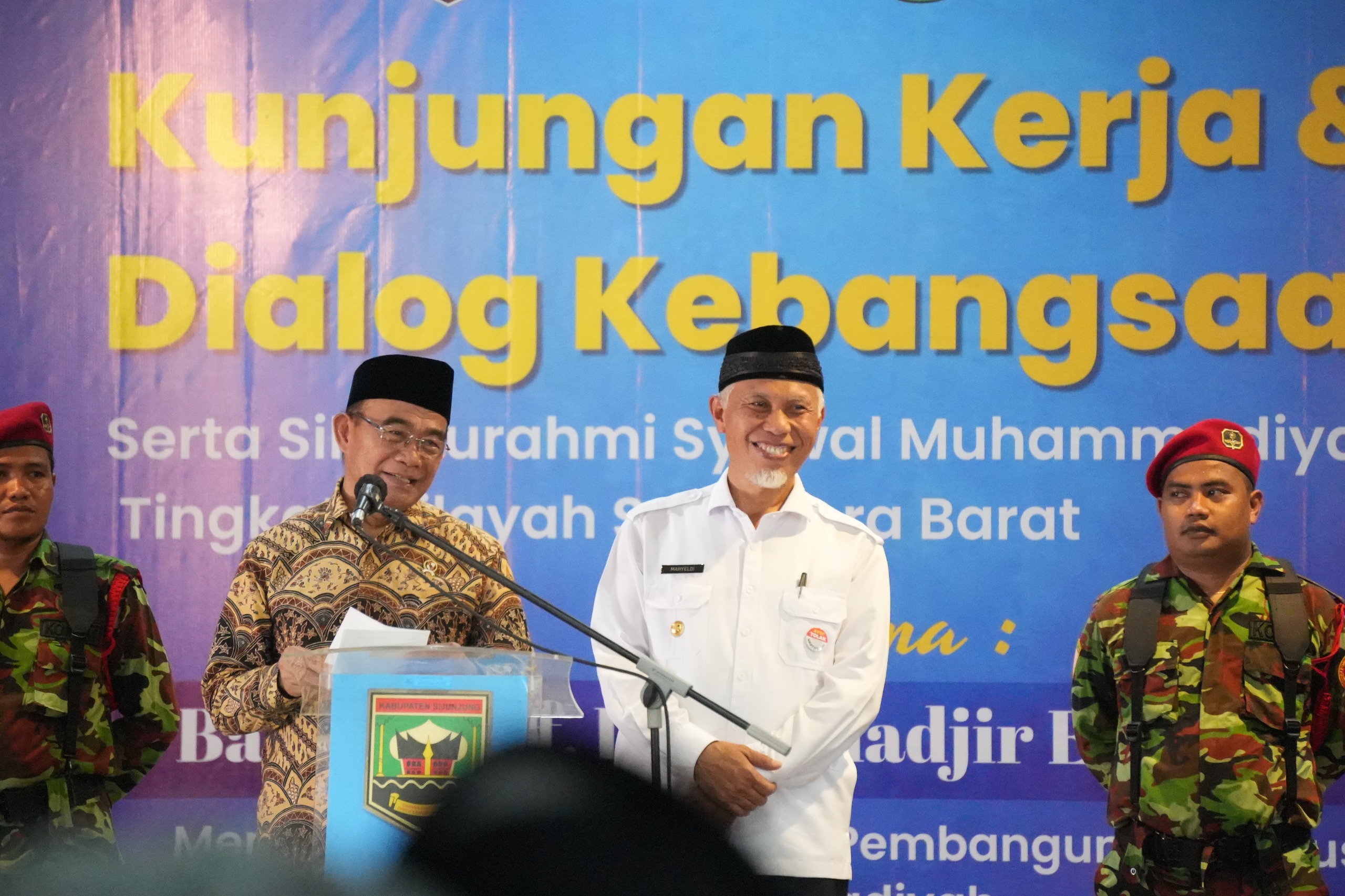 Gubernur Mahyeldi Dampingi Menko PMK Kunker ke Sijunjung