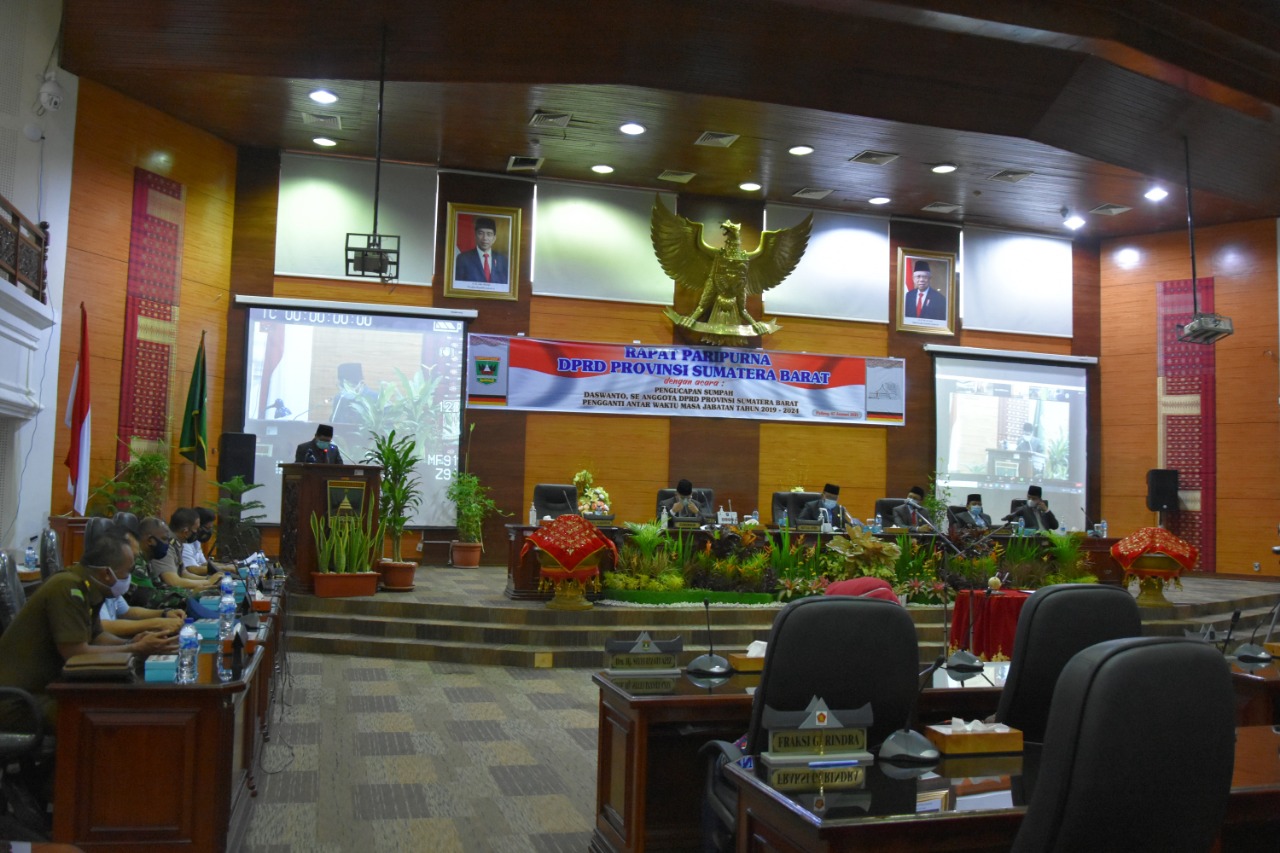 DPRD Sumbar Umumkan Usulan Pemberhentian Gubernur dan Wakil Gubernur