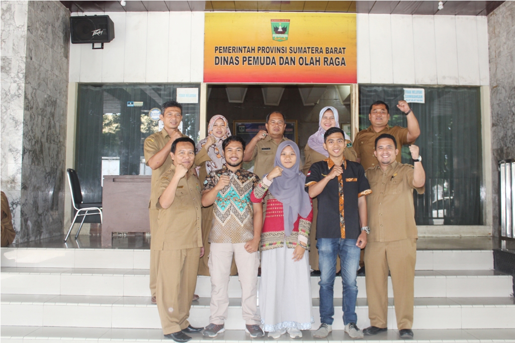 KADISPORA LEPAS TIGA PEMUDA UTUSAN SUMBAR KE PEPELINGASIH 