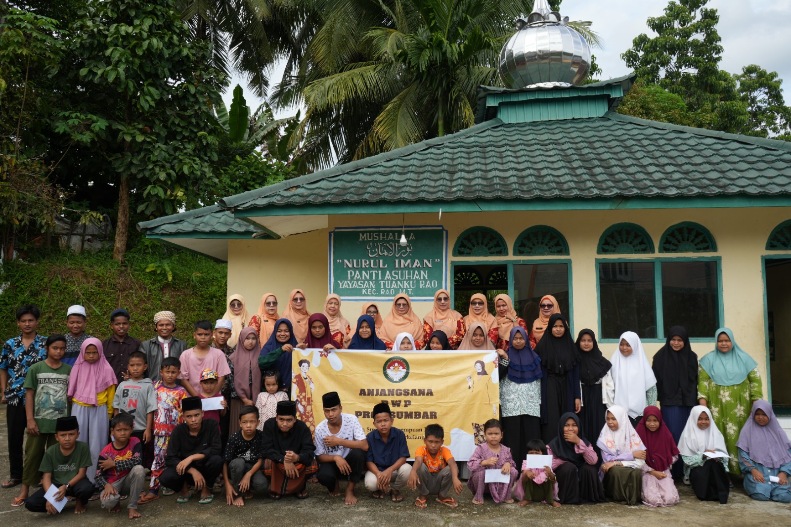 Anjangsana di Pasaman, Dharma Wanita Sumbar Dorong Semangat Santri Pondok Tahfiz