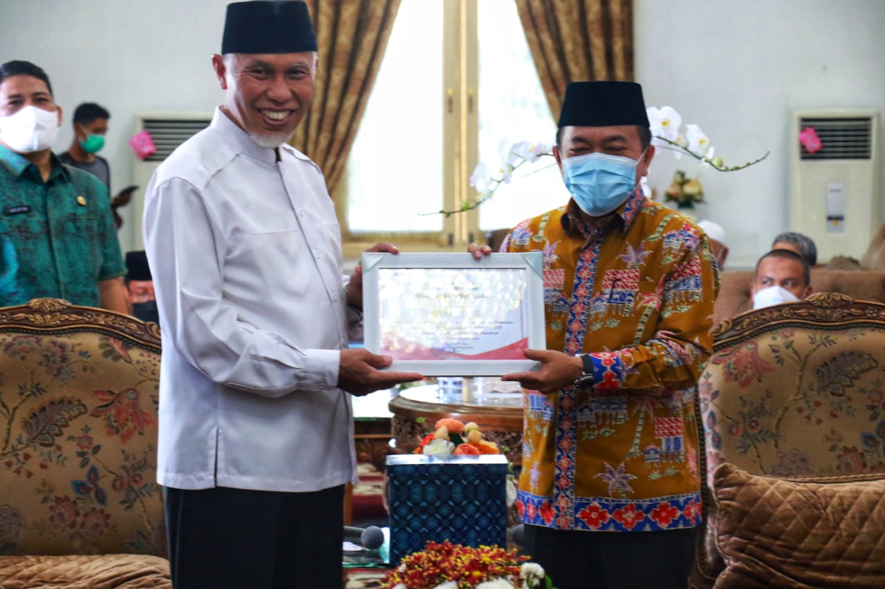 Gubernur Mahyeldi Apresiasi Bantuan Peduli Gempa Rp125 juta dari Pemprov Jambi