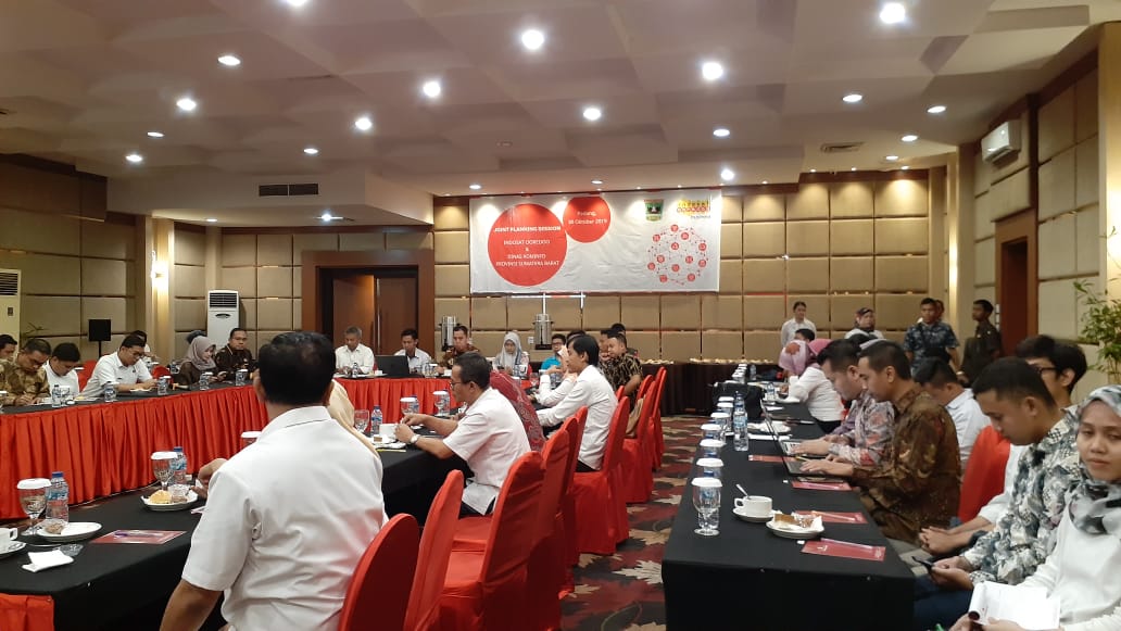 Diskominfo Sumbar dan Indosat Ooredoo Bangun Fondasi Kota Cerdas melalui SPBE