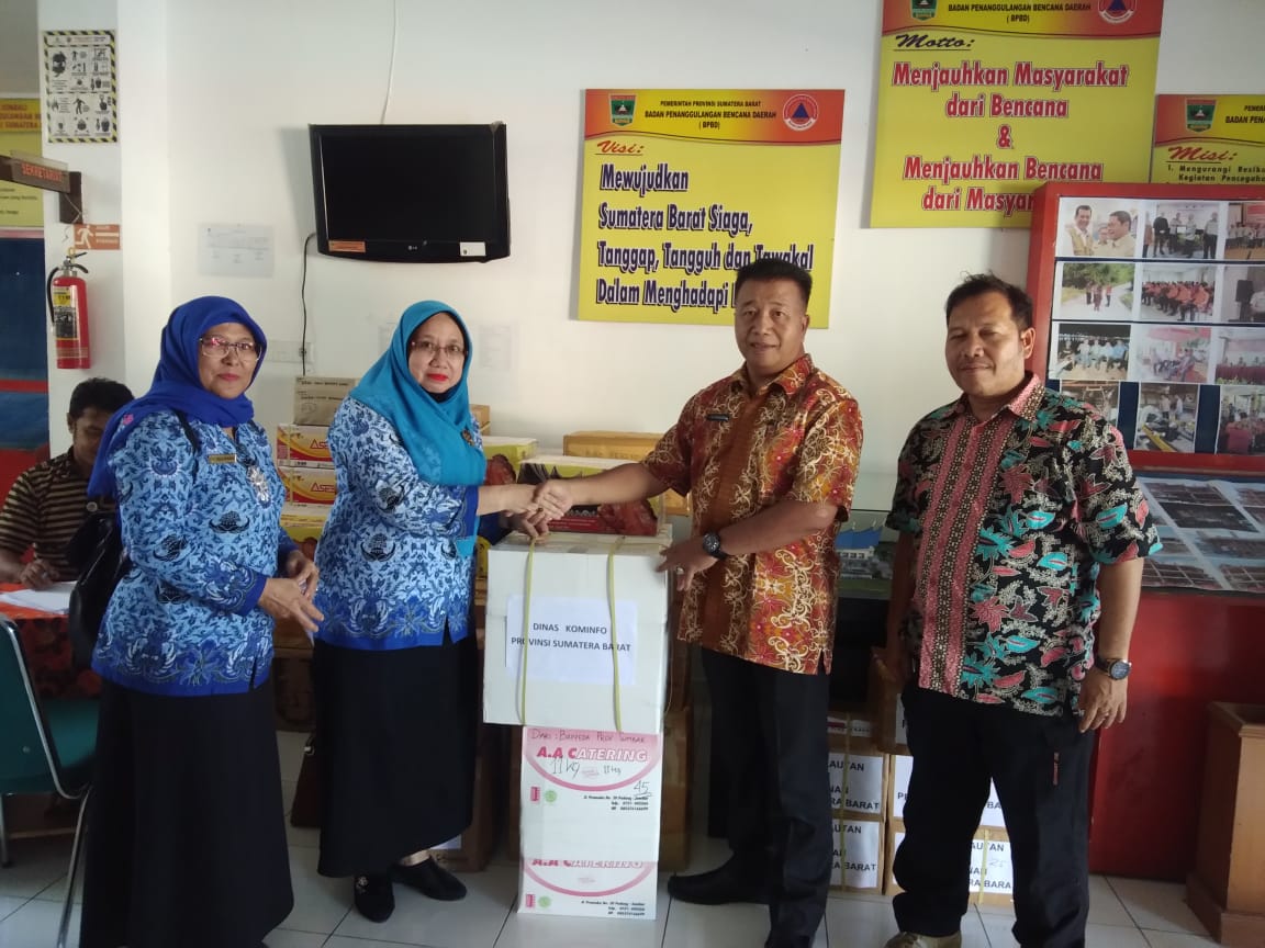 Diskominfo Sumbar Salurkan Rendang Bagi Korban Banjir Bengkulu