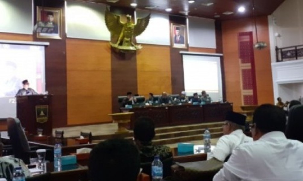Gubernur Sumbar Ungkap Kondisi Riil BUMD di Rapat Paripurna DPRD