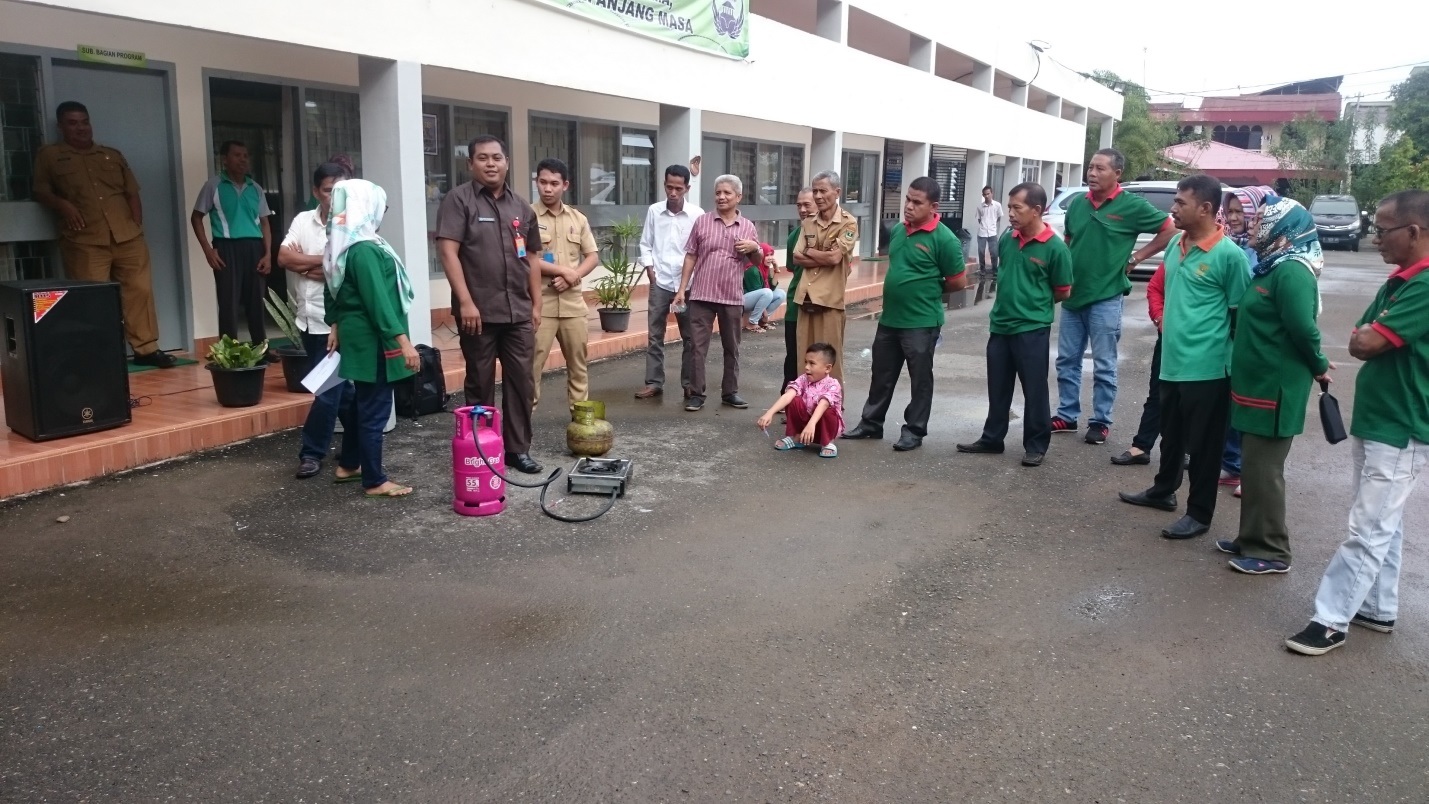 SOSIALISASI PENGGUNAAN REGULATOR GAS DI DINAS PERINDUSTRIAN DAN PERDAGANGAN PROVINSI SUMATERA BARAT