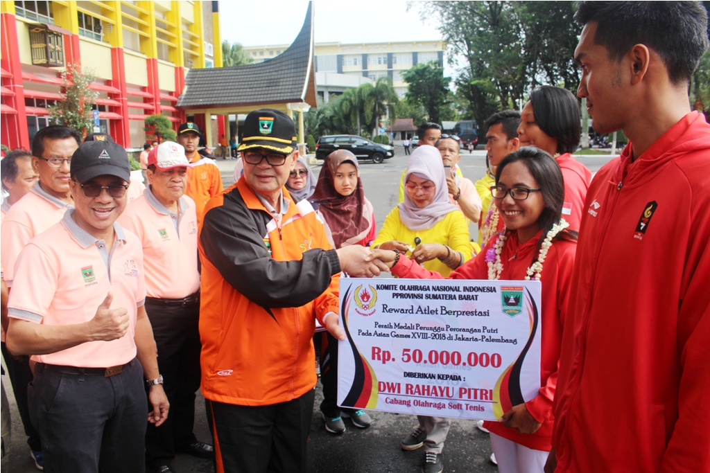 ATLET ASIAN GAMES SUMBAR TERIMA REWARD DARI PEMPROV DI HAORNAS 2018