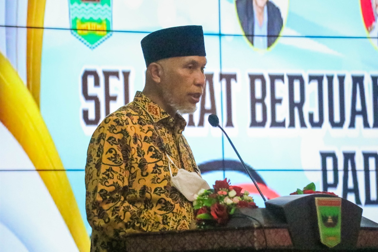 Lepas Kontingen ke Papua, Gubernur Sumbar Optimis Atlet Siap Berikan Kemampuan Terbaiknya