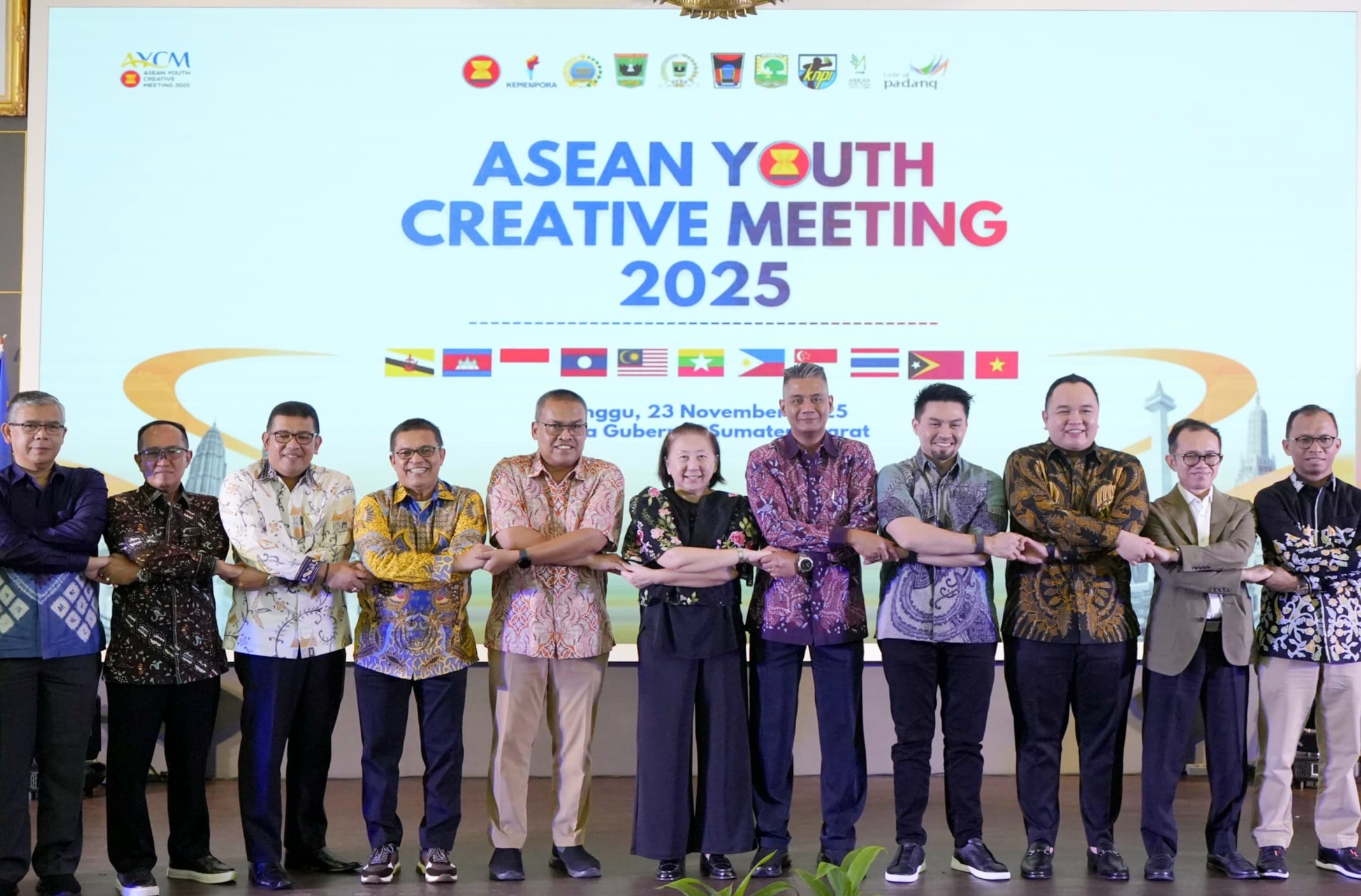 Gubernur Sumbar Sambut Delegasi 11 Negara dalam Gala Dinner Asean Youth Creative Meeting di Padang