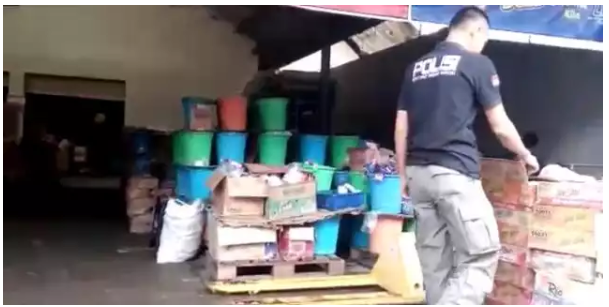 Polisi dan BPOM Sumbar Geledah Gudang Mie Kadaluarsa