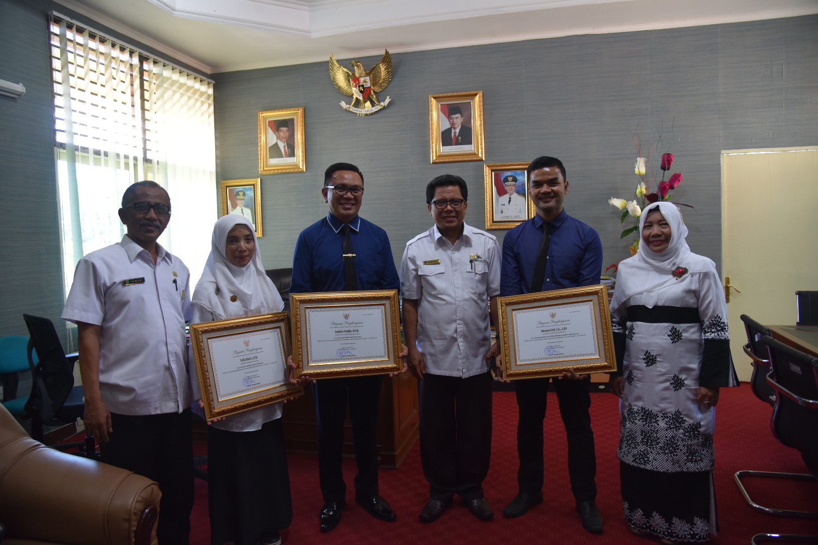 KADISDIK SUMBAR TERIMA GTK BERPRESTASI NASIONAL