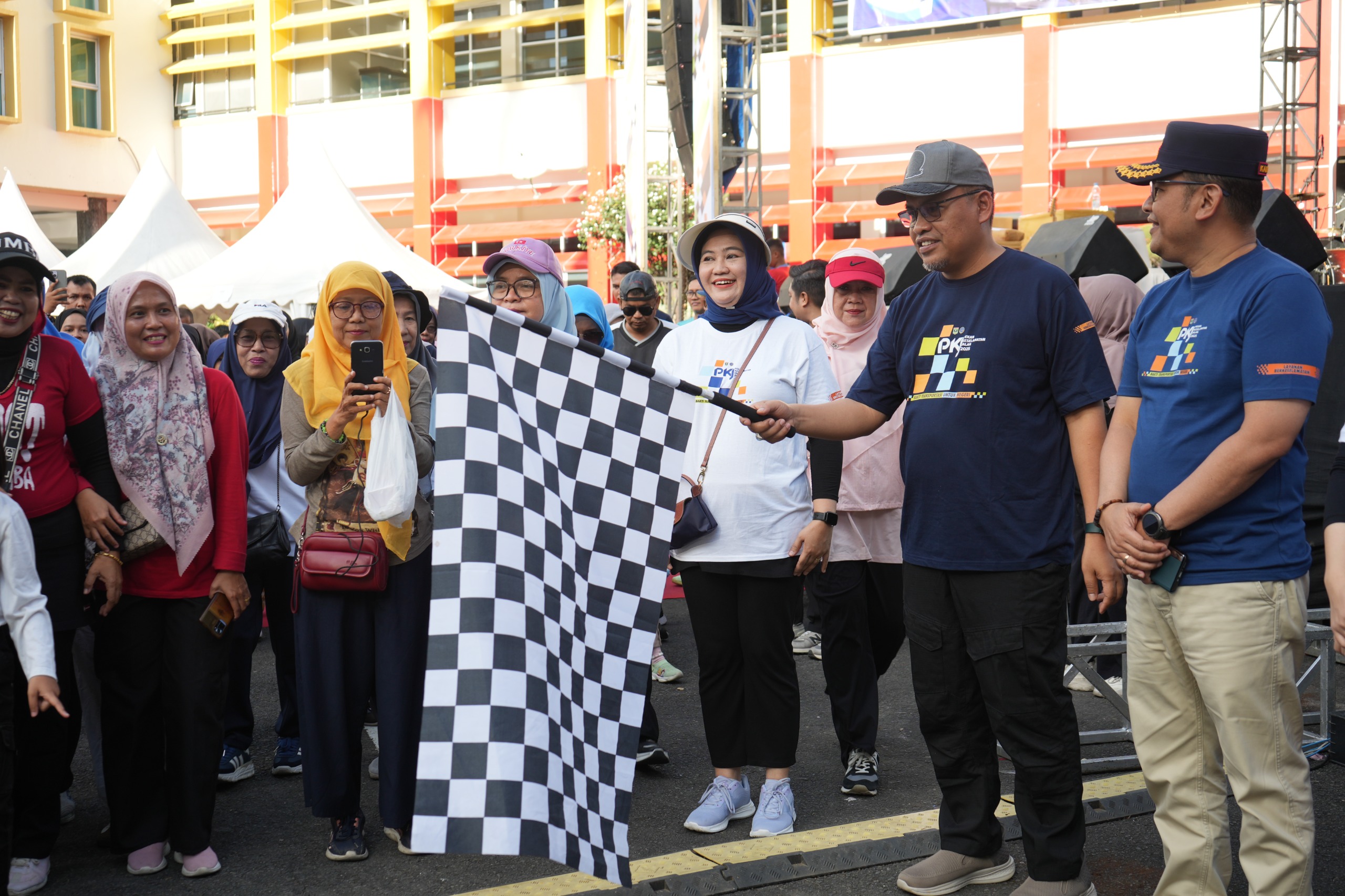 Sambut Harhubnas 2025, Dinas Perhubungan Sumbar Gelar Jalan Santai dan Perlombaan