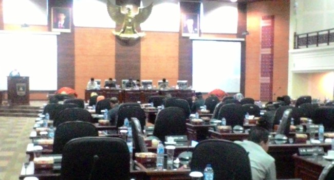 Ranperda Hak Keuangan dan Administrasi Pimpinan DPRD Masuk Pembahasan