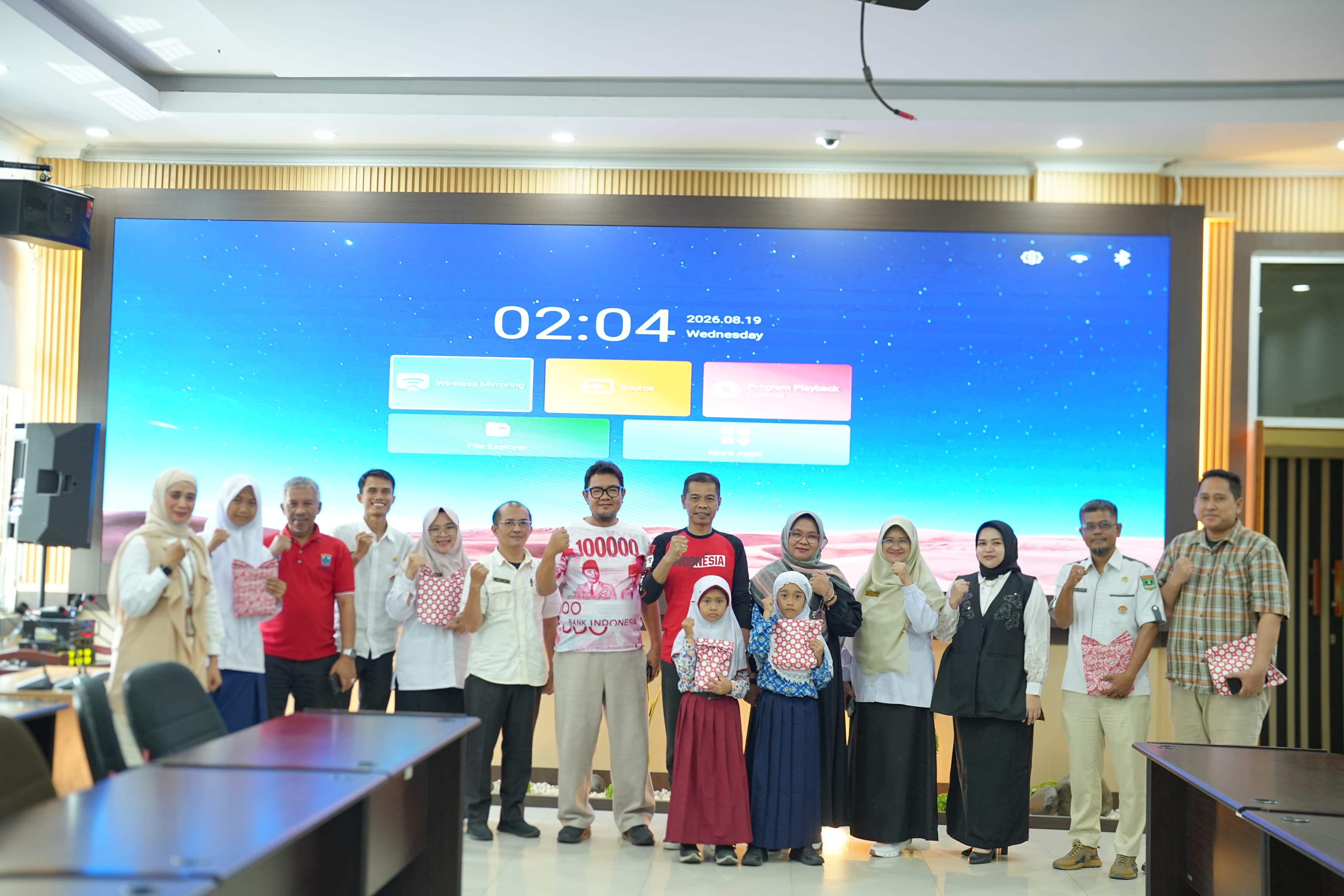 Investasi Masa Depan: Dharma Wanita Persatuan (DWP) Diskominfotik Sumbar Apresiasi Anak Pegawai Berprestasi