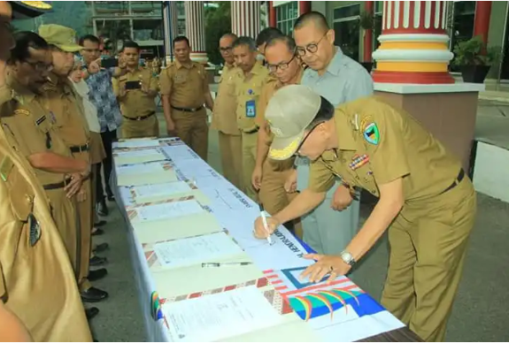 Pemkab Pesisir Selatan Launching Dan Penandatanganan Pakta Integritas Keterbukaan Informasi Publik