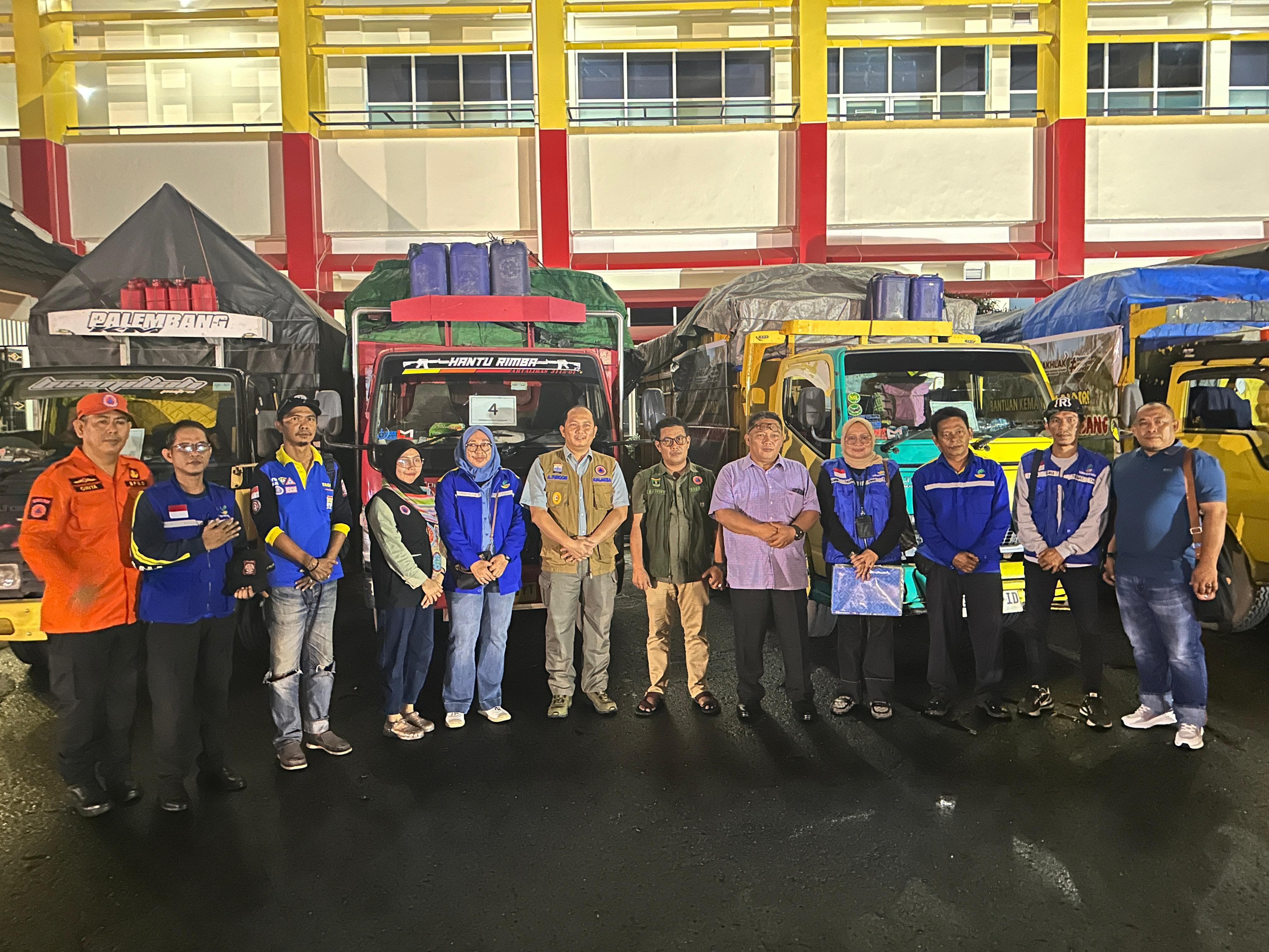 Pemprov Sumbar Terima 5 Truk Bantuan Logistik dari Pemkot Palembang
