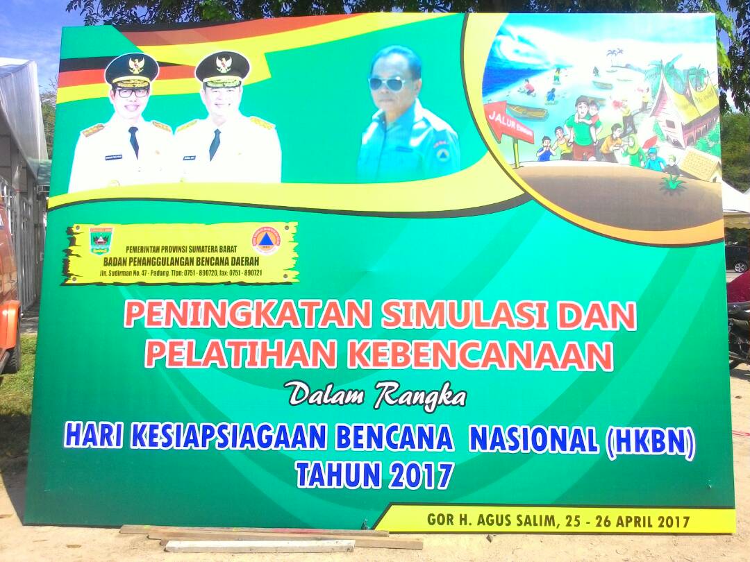 PARADE KENDARAAN DAN SIMULASI TANGGAP DARURAT BENCANA WARNAI PERINGATAN HARI KESIAPSIAGAAN BENCANA NASIONAL (HKBN) TAHUN 2017 DI SUMATERA BARAT