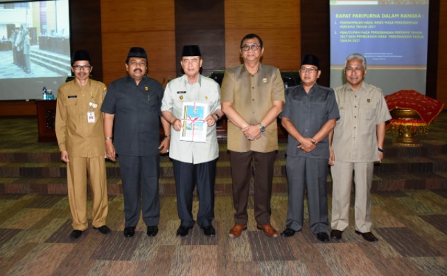 Tutup Masa Sidang Pertama 2017, DPRD Sumbar Bahas Delapan Ranperda, Tiga Ranperda Rampung