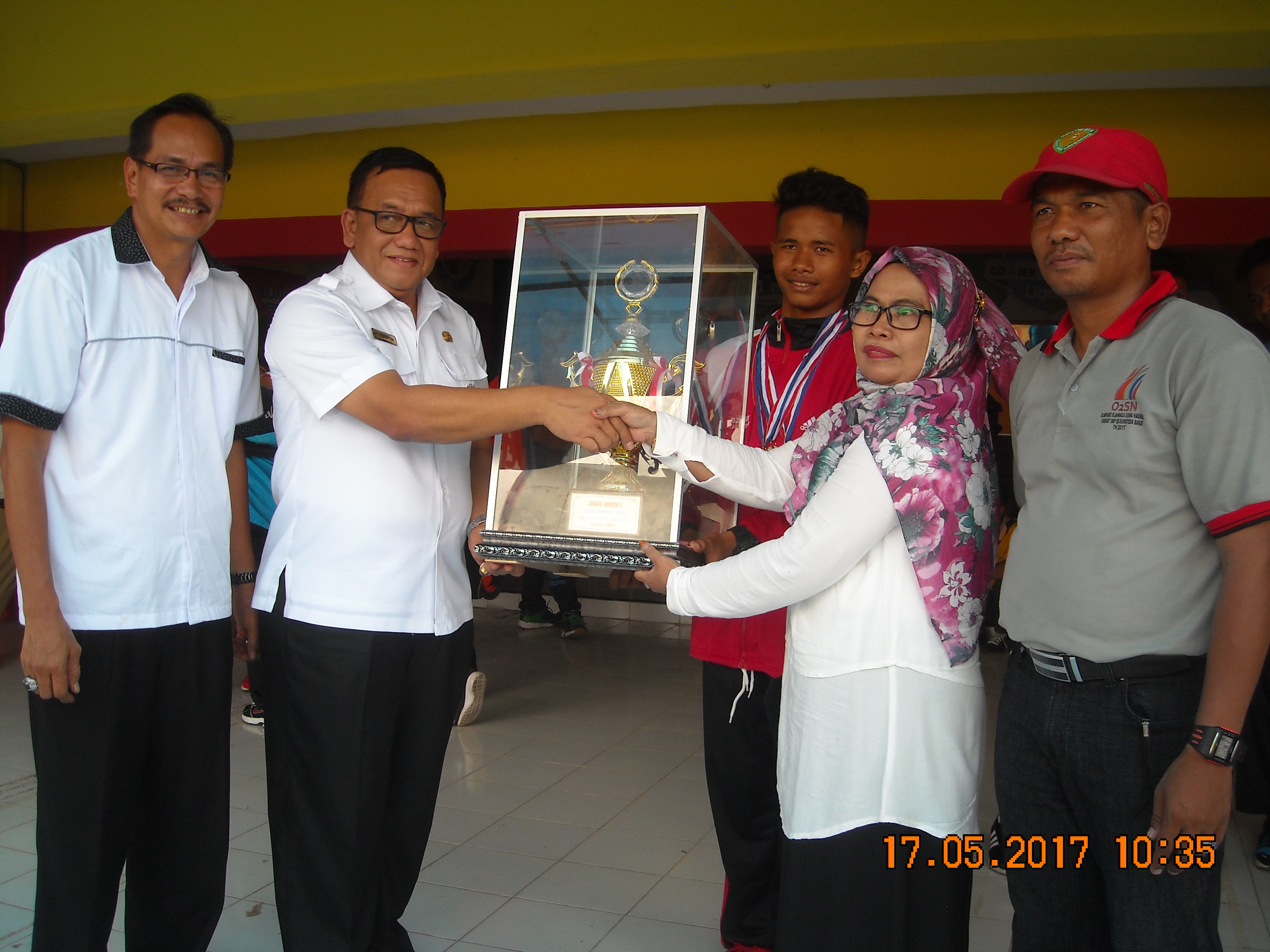 PELAJAR SMP DAN SMA PADANG  JUARA UMUM  O2SN SUMBAR