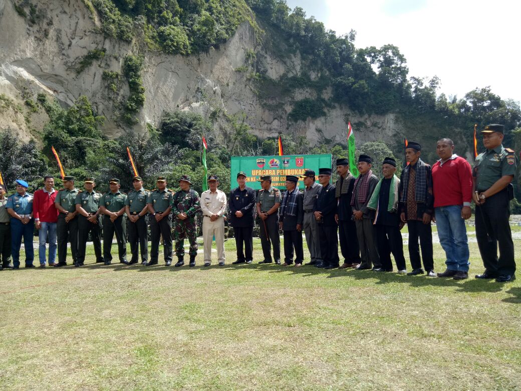 Wakil Gubernur Sumatera Barat Nasrul Abit membuka secara resmi TNI Manunggal Membangun Nagari (TMMN)  ke 99 Tahun 2017